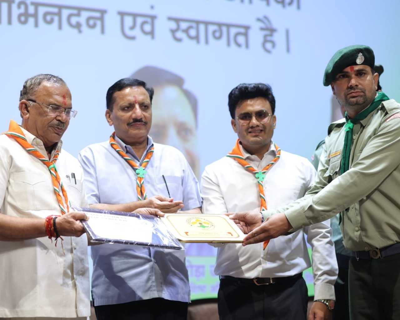 A Grand Oath-Taking Ceremony was held at the Constitution Club, Jaipur, where Hon’ble Shri Vasudev Devnani administered the oath to Mr. Narendra Singh Rawat as Vice Chairman, Hindustan Scout & Guide